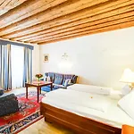 Altstadt Stadtkrug Hotel 4*