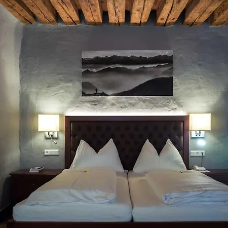 Altstadt Stadtkrug Hotel 4*