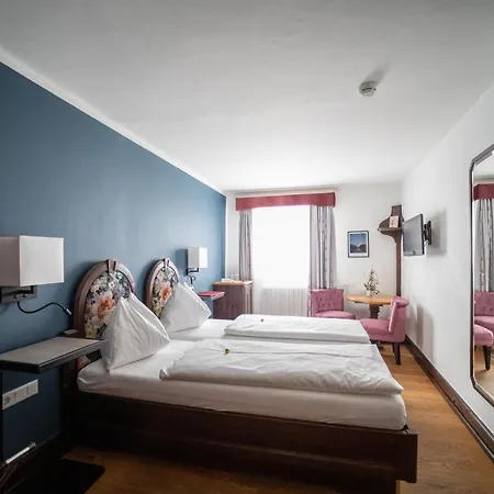 فندق التشتات شتاتكروغ 4*