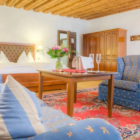 فندق التشتات شتاتكروغ 4*