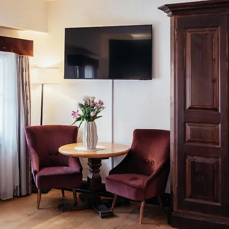 Altstadt Stadtkrug Hotel 4*