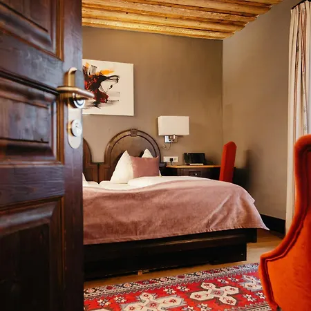 Altstadt Stadtkrug Hotel 4*