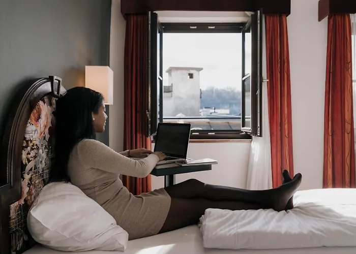 Altstadt Stadtkrug Otel 4*