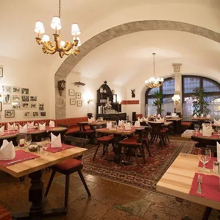 Altstadt Stadtkrug Hotel 4*
