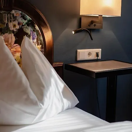 Altstadt Stadtkrug Hotel 4*