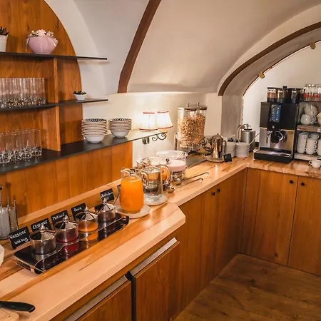 施塔特克鲁格老城区酒店 4*