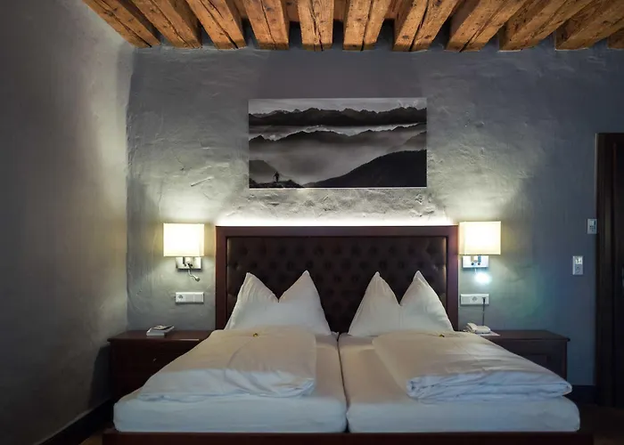 Altstadt Stadtkrug Hotel 4*
