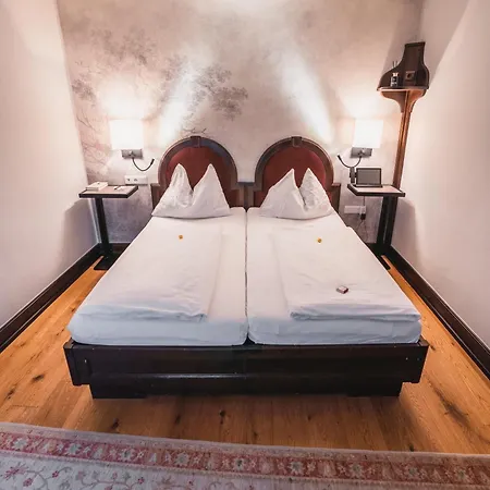 Altstadt Stadtkrug מלון 4*